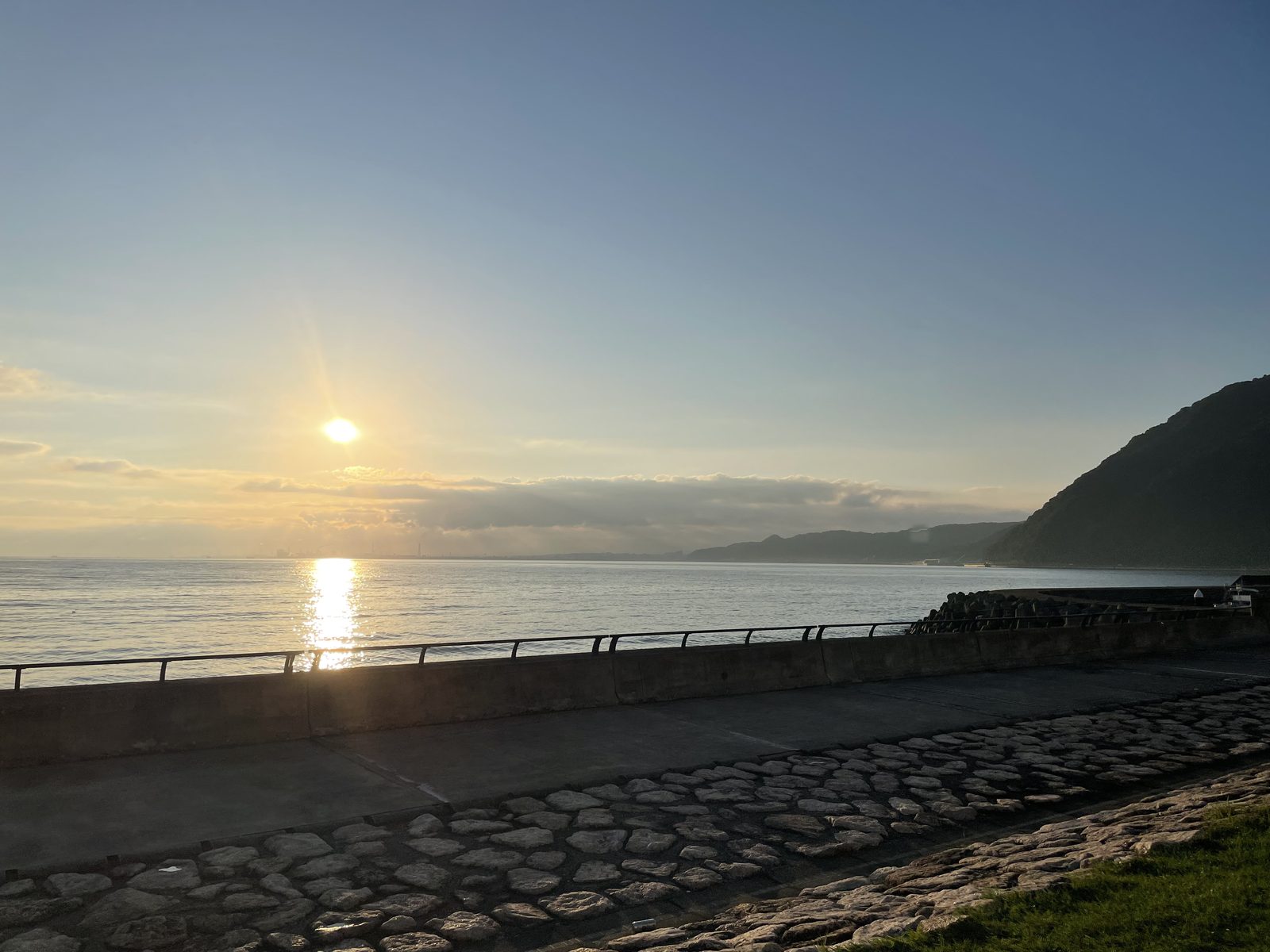 06:45 — 바다가 나왔다