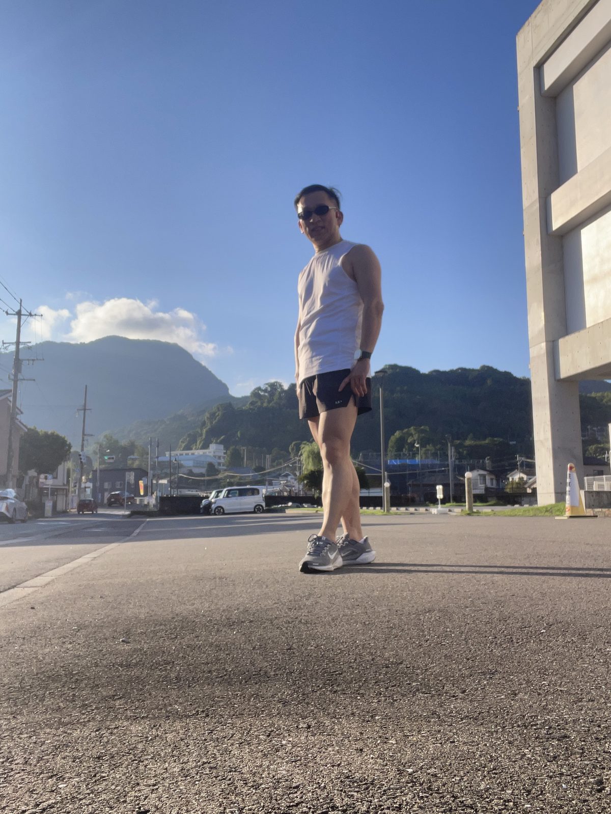 07:26 — 폰을 바닥에 놓고 찍었다. 5.02km, 30분 44초
